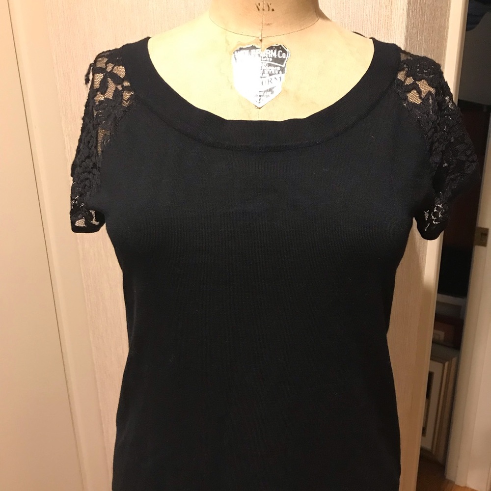 Cable & Gauge Black Knit Top with Lace Sleeves M